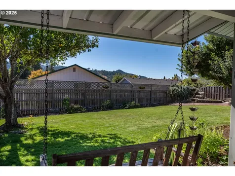 1762 E Fourth Avenue Sutherlin OR 97479