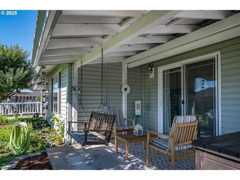 1762 E Fourth Avenue Sutherlin OR 97479