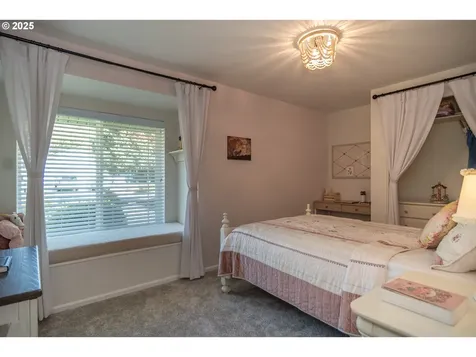 1762 E Fourth Avenue Sutherlin OR 97479