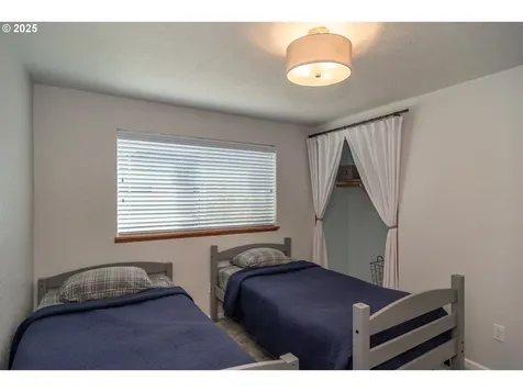 1762 E Fourth Avenue Sutherlin OR 97479