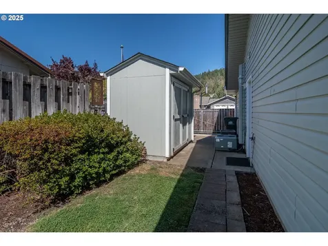 1762 E Fourth Avenue Sutherlin OR 97479