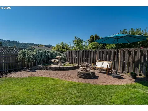 1762 E Fourth Avenue Sutherlin OR 97479