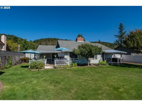 1762 E Fourth Avenue Sutherlin OR 97479