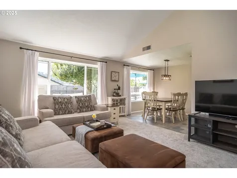 1762 E Fourth Avenue Sutherlin OR 97479