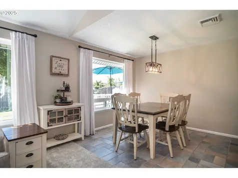 1762 E Fourth Avenue Sutherlin OR 97479