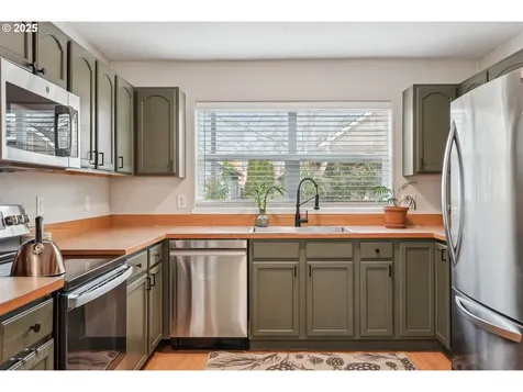9330 N Woolsey Avenue Portland OR 97203