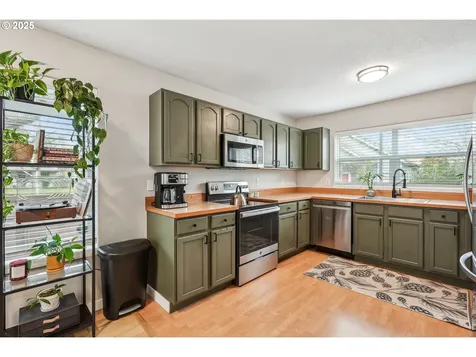 9330 N Woolsey Avenue Portland OR 97203