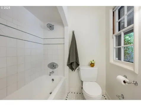 6040 SE 32nd Avenue Portland OR 97202