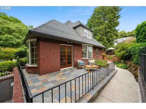 6040 SE 32nd Avenue Portland OR 97202