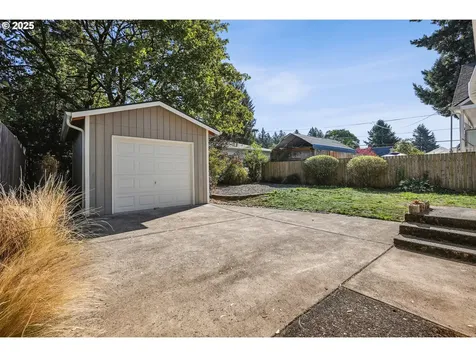 2216 NE 86th Avenue Portland OR 97220