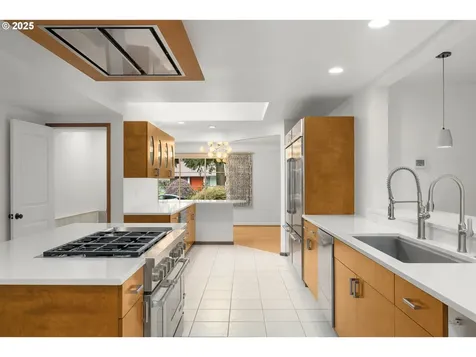 1940 SW 71st Avenue Portland OR 97225