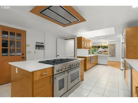 1940 SW 71st Avenue Portland OR 97225