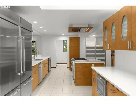 1940 SW 71st Avenue Portland OR 97225