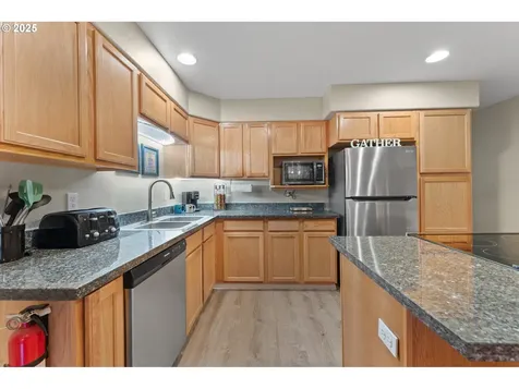 3368 SW Delaney Place Portland OR 97225