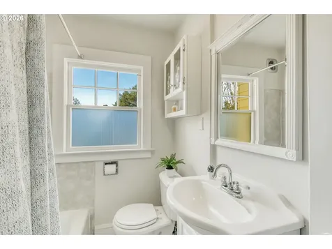 1905 SE 58th Avenue Portland OR 97215