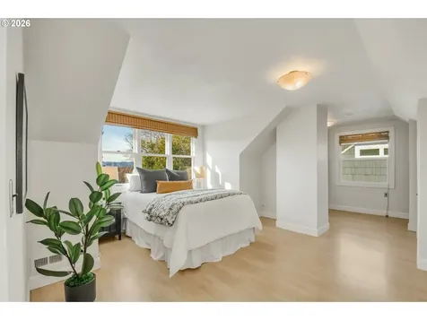 1905 SE 58th Avenue Portland OR 97215