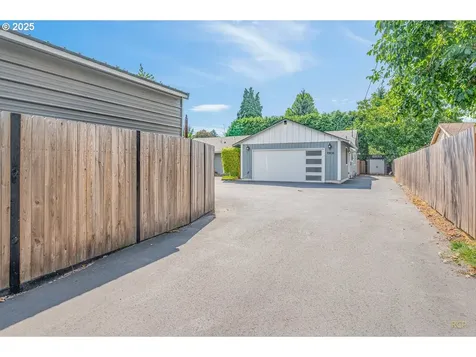 10938 NE Siskiyou Street Portland OR 97220