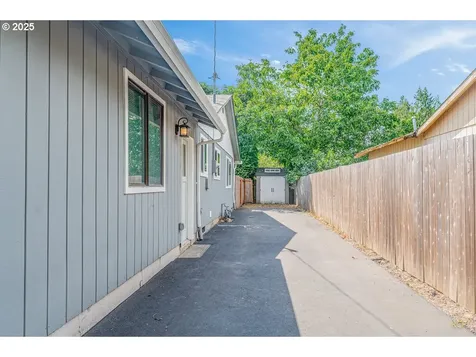 10938 NE Siskiyou Street Portland OR 97220