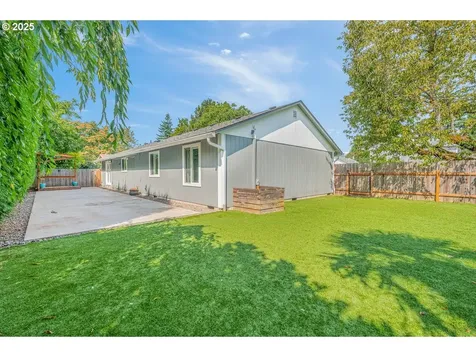 10938 NE Siskiyou Street Portland OR 97220