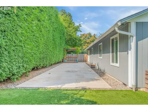 10938 NE Siskiyou Street Portland OR 97220