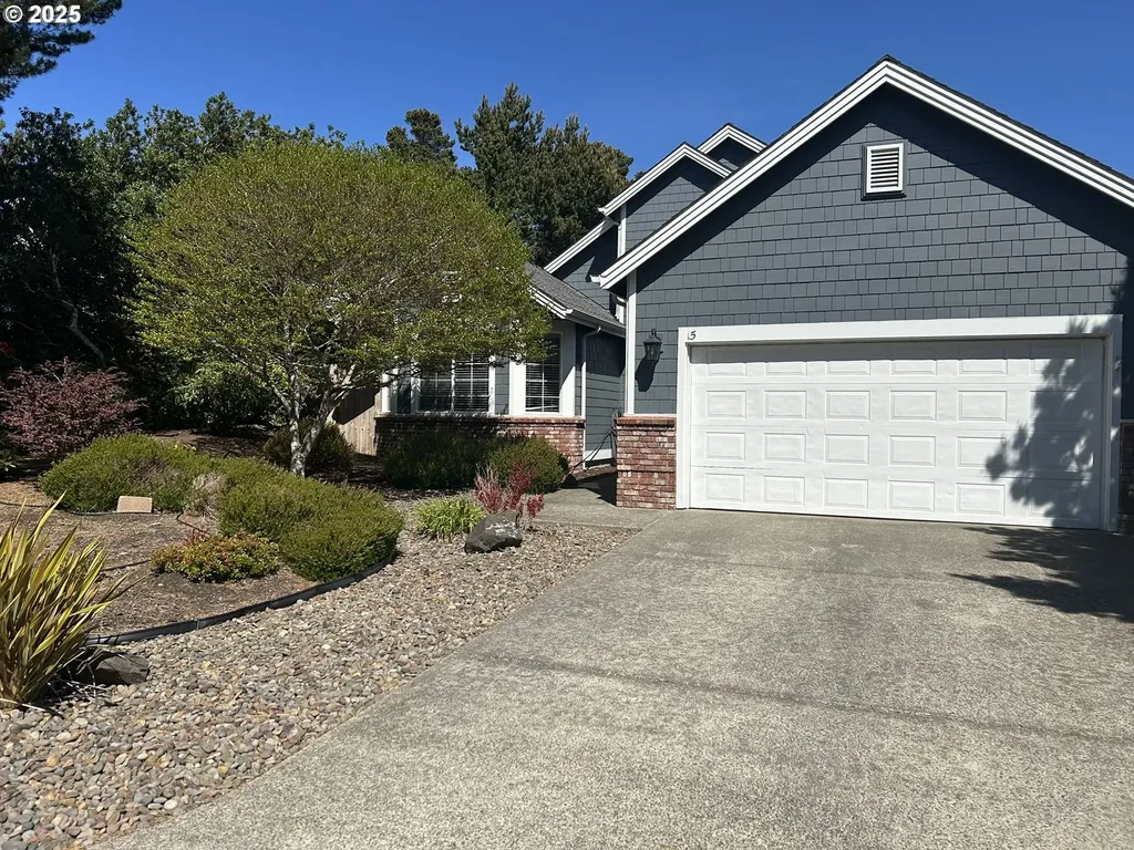 15 Mariners Lane Florence OR 97439