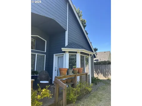 15 Mariners Lane Florence OR 97439