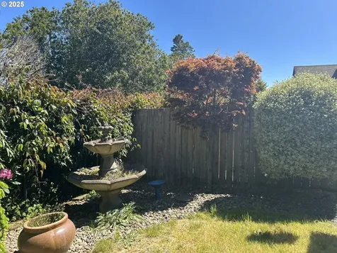 15 Mariners Lane Florence OR 97439