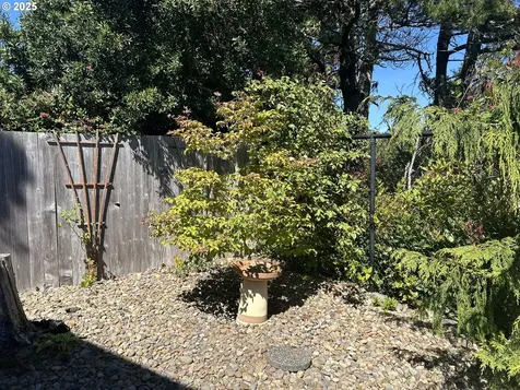 15 Mariners Lane Florence OR 97439