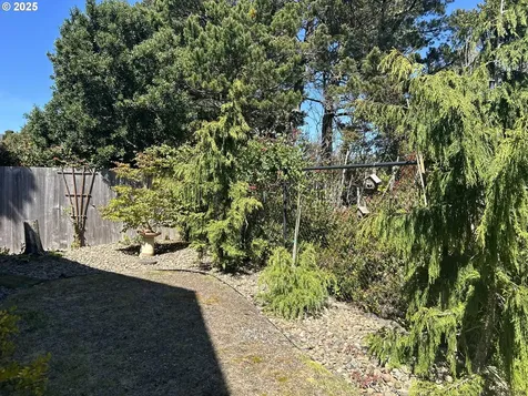 15 Mariners Lane Florence OR 97439