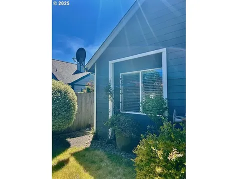 15 Mariners Lane Florence OR 97439