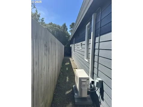 15 Mariners Lane Florence OR 97439