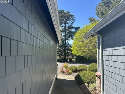 15 Mariners Lane Florence OR 97439