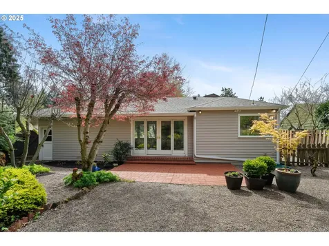 2329 SW Mitchell Street Portland OR 97239