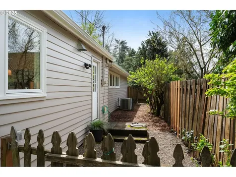 2329 SW Mitchell Street Portland OR 97239