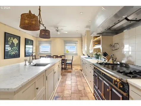 1960 SW 16th Avenue Portland OR 97201