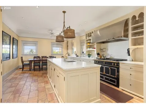 1960 SW 16th Avenue Portland OR 97201