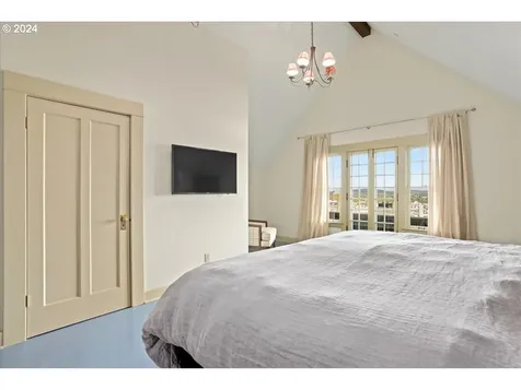 1960 SW 16th Avenue Portland OR 97201