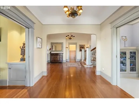 1960 SW 16th Avenue Portland OR 97201