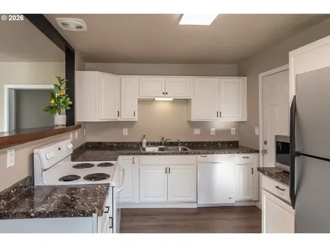 430 SE Carrol Street Winston OR 97496
