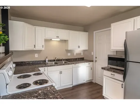 430 SE Carrol Street Winston OR 97496