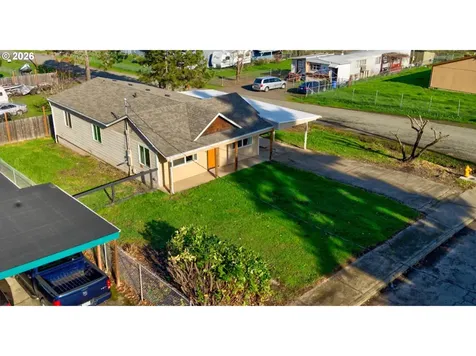 430 SE Carrol Street Winston OR 97496