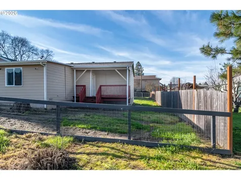 430 SE Carrol Street Winston OR 97496