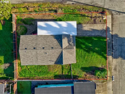 430 SE Carrol Street Winston OR 97496