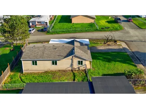 430 SE Carrol Street Winston OR 97496