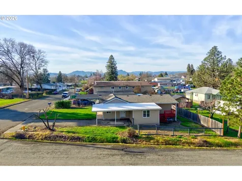 430 SE Carrol Street Winston OR 97496