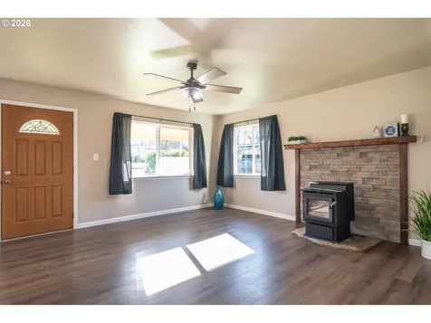 430 SE Carrol Street Winston OR 97496