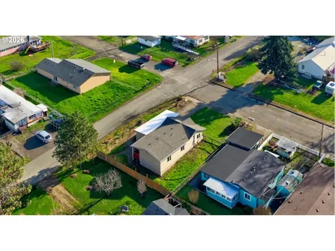 430 SE Carrol Street Winston OR 97496