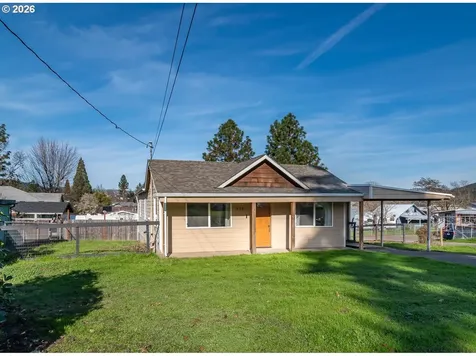 430 SE Carrol Street Winston OR 97496