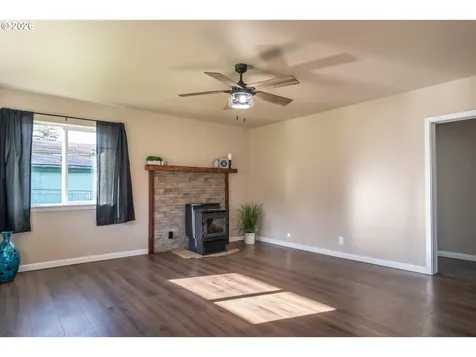 430 SE Carrol Street Winston OR 97496