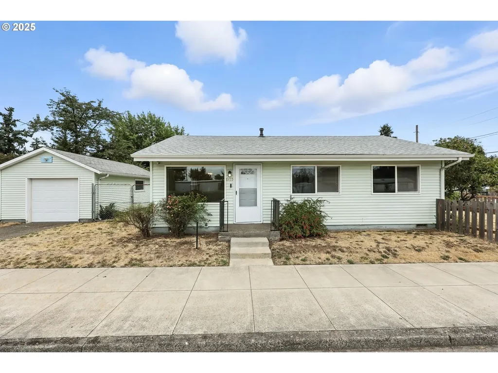8435 SE Flavel Street Portland OR 97266